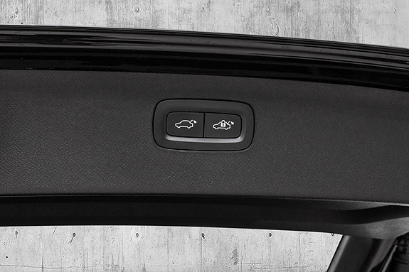 Volvo XC90 30 of 30