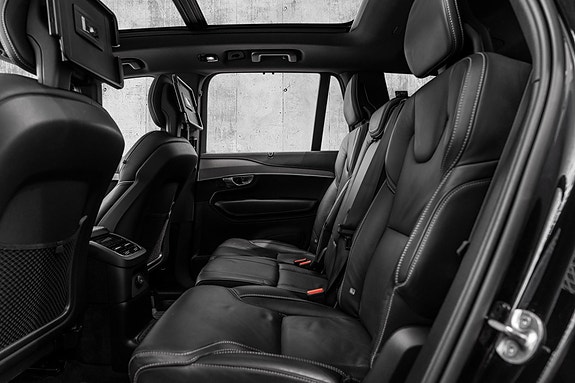 Volvo XC90 15 of 30