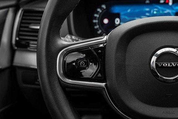 Volvo XC90 20 of 30