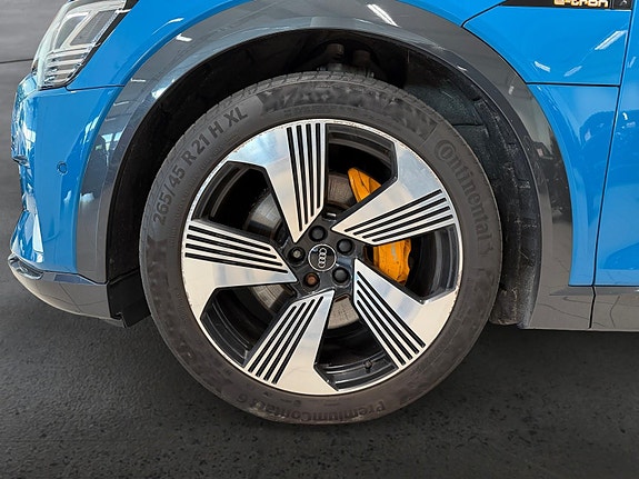 Audi e-tron 9 of 30