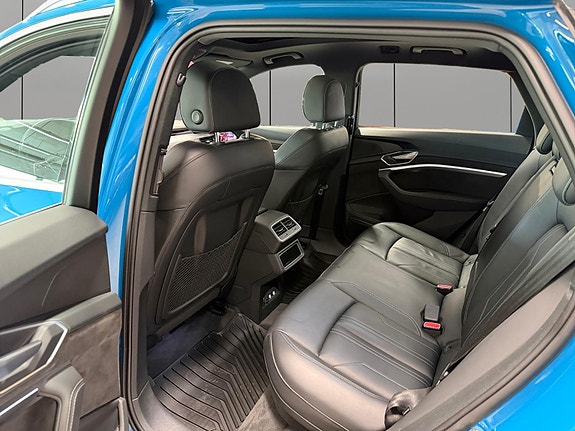 Audi e-tron 28 of 30