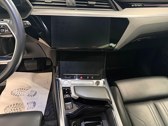 Audi e-tron 17 of 30