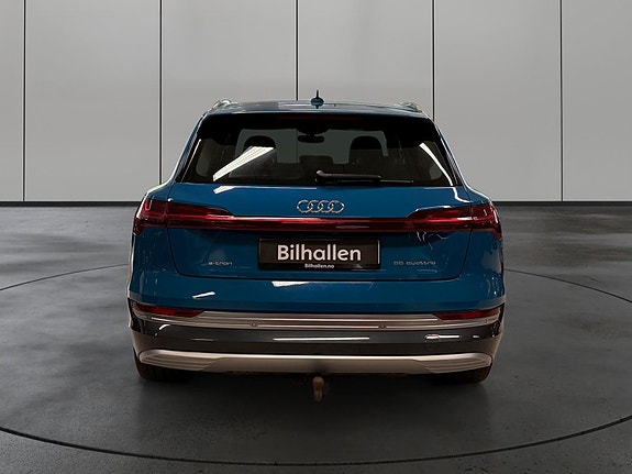 Audi e-tron 4 of 30