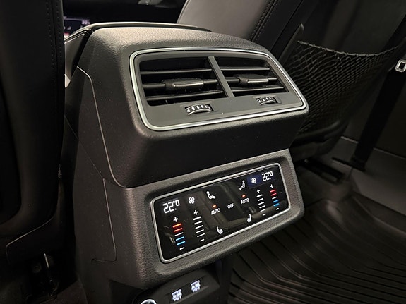 Audi e-tron 29 of 30