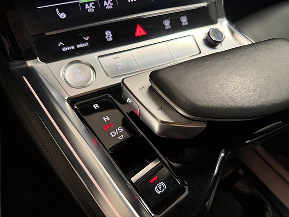 Audi e-tron 27 of 30