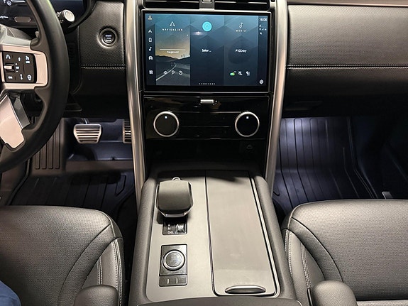 Land Rover Discovery 15 of 30