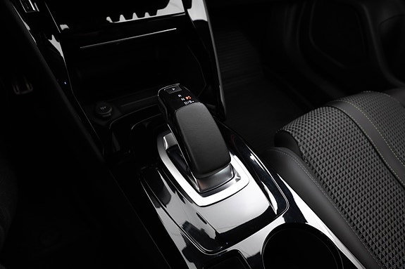Peugeot e-2008 16 of 29