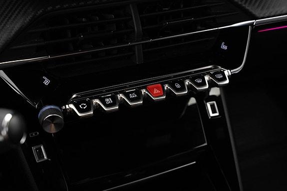Peugeot e-2008 18 of 29