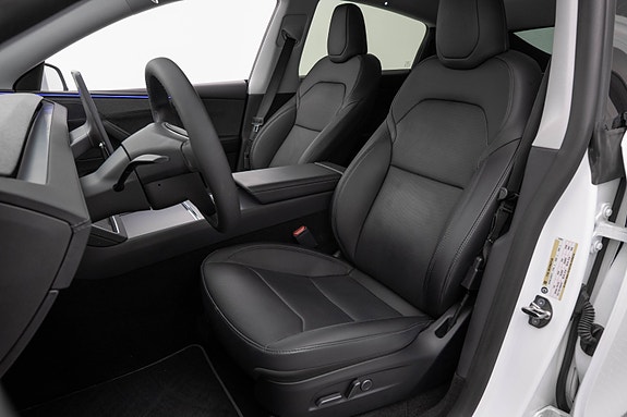 Tesla Model Y 9 of 30