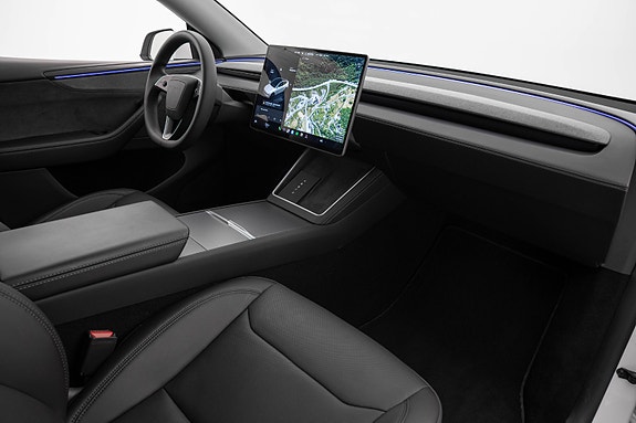 Tesla Model Y 11 of 30