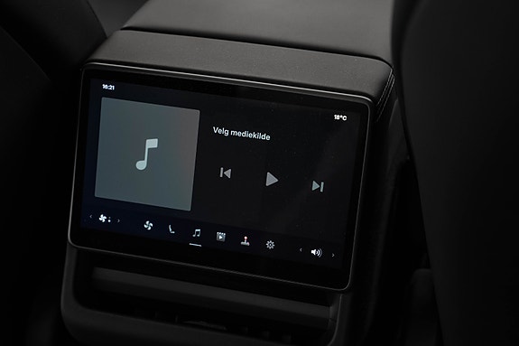 Tesla Model Y 26 of 30