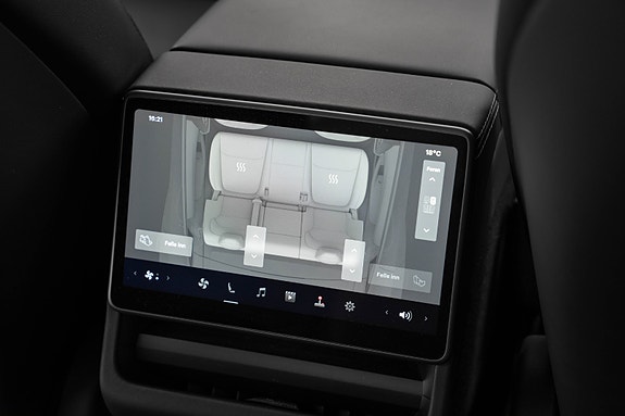 Tesla Model Y 27 of 30