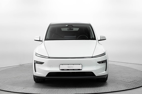 Tesla Model Y 3 of 30
