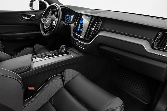 Volvo XC60 12 of 30