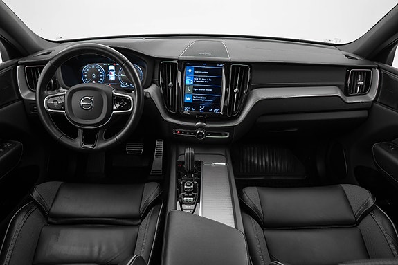 Volvo XC60 14 of 30