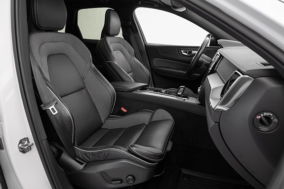 Volvo XC60 13 of 30