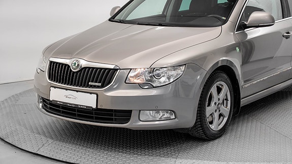 Skoda Superb 2 of 22