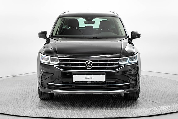 Volkswagen Tiguan 3 of 30
