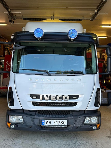 Iveco Eurostar med sovehytte, senket chassis bak 2 of 5