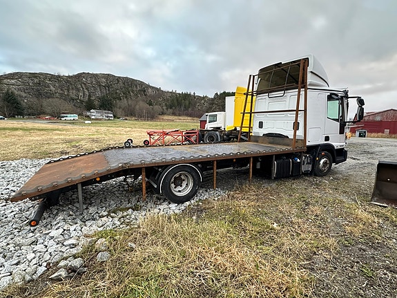 Iveco Eurostar med sovehytte, senket chassis bak 5 of 5