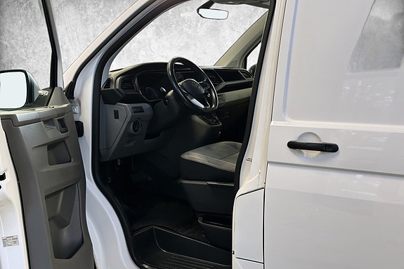 Volkswagen Transporter 18 of 30