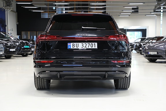 Audi e-tron 7 of 30