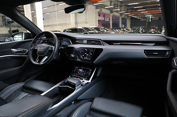 Audi e-tron 14 of 30