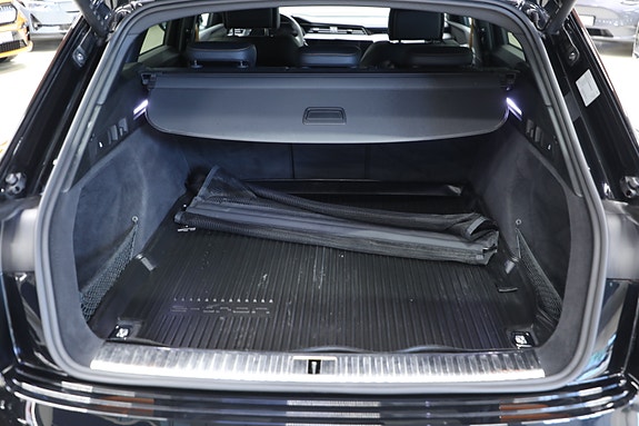 Audi e-tron 12 of 30