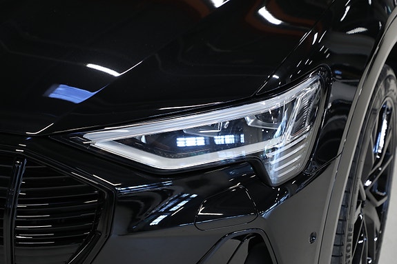 Audi e-tron 8 of 30