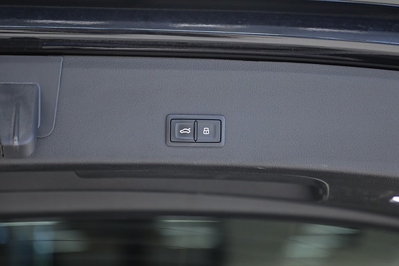Audi e-tron 11 of 30