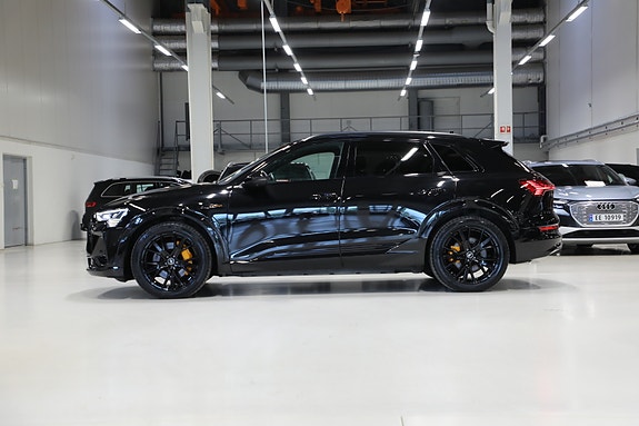 Audi e-tron 4 of 30