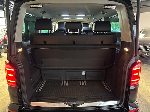 Volkswagen Multivan 24 of 27