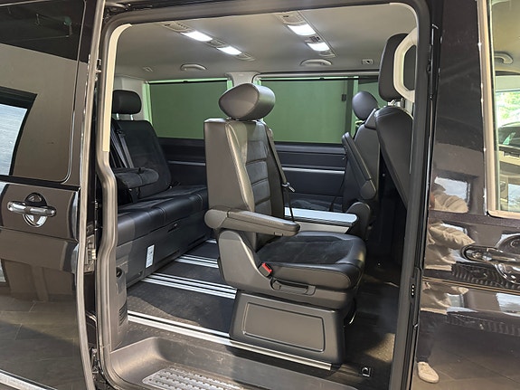 Volkswagen Multivan 26 of 27