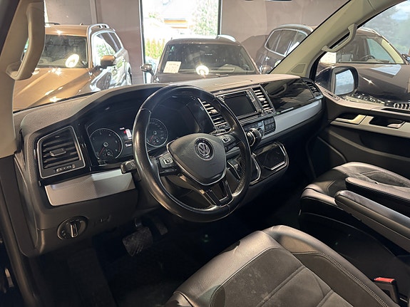 Volkswagen Multivan 10 of 27