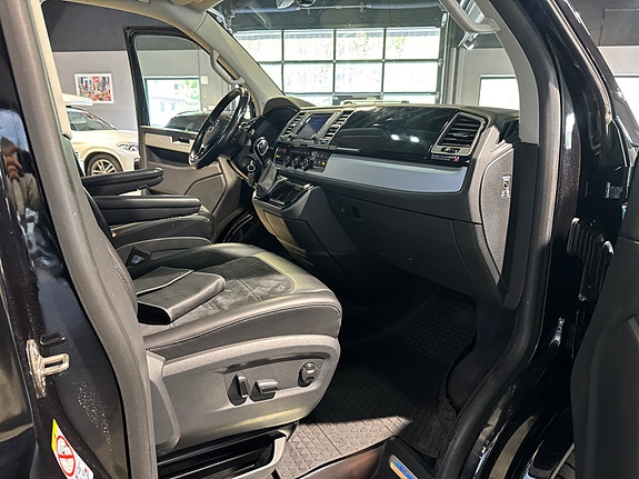 Volkswagen Multivan 27 of 27