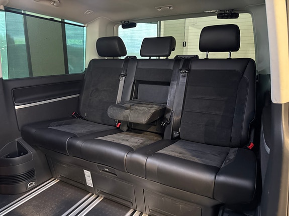 Volkswagen Multivan 22 of 27