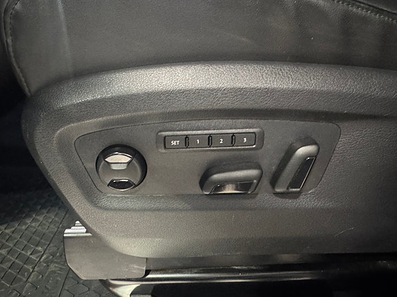 Volkswagen Multivan 9 of 27