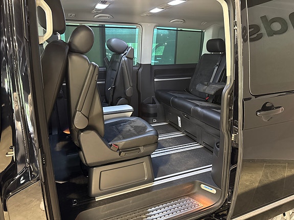 Volkswagen Multivan 21 of 27