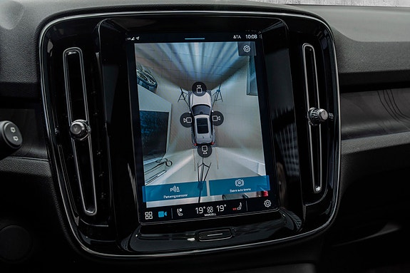 Volvo XC40 24 of 30