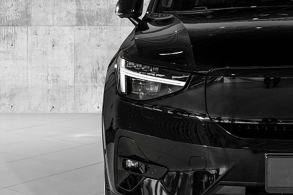 Volvo XC40 2 of 30