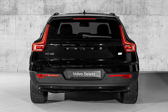Volvo XC40 5 of 30