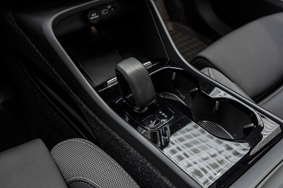 Volvo XC40 12 of 30