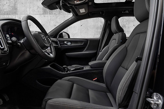 Volvo XC40 10 of 30