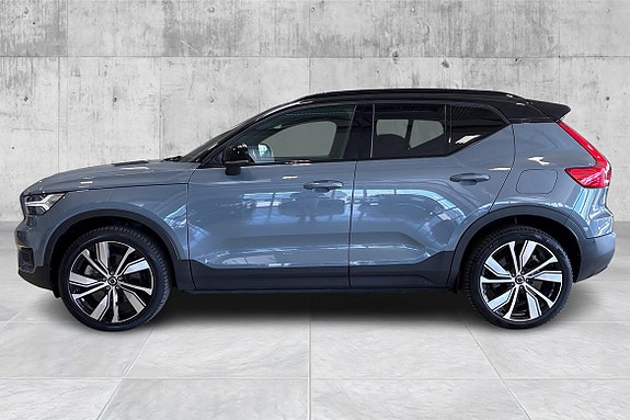 Volvo XC40 2 of 24