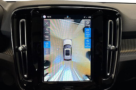 Volvo XC40 14 of 24