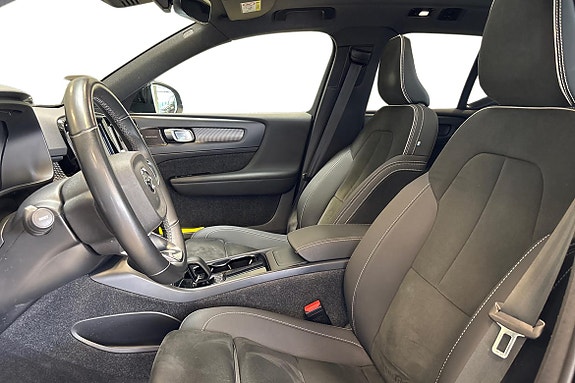 Volvo XC40 10 of 24