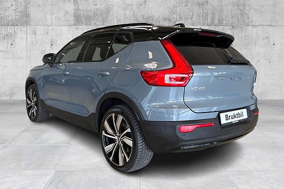 Volvo XC40 3 of 24