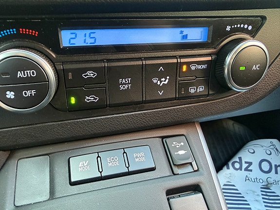 Toyota Auris 12 of 30
