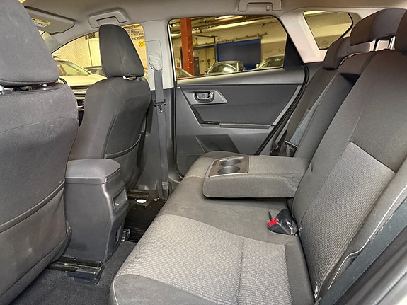 Toyota Auris 28 of 30