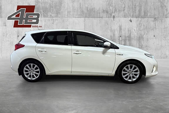 Toyota Auris 4 of 30
